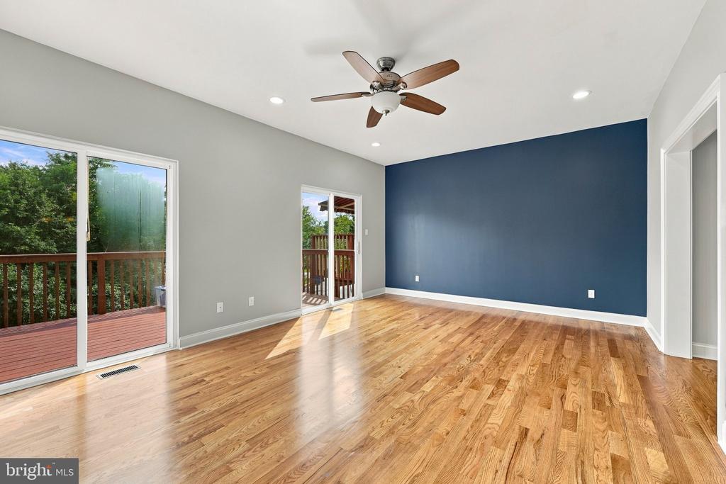 306 E MULBERRY