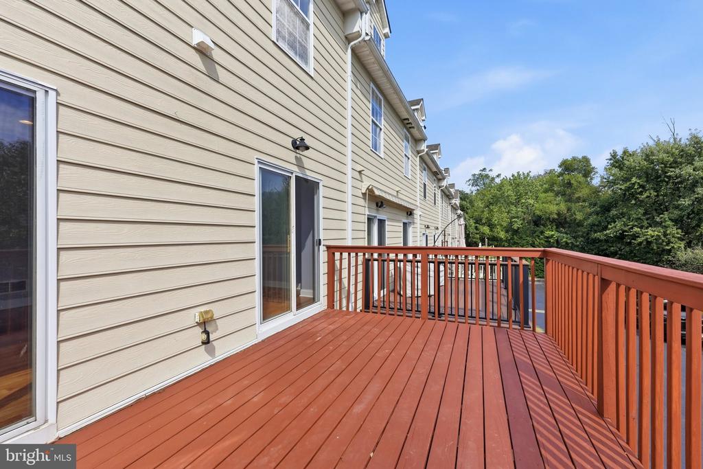 306 E MULBERRY