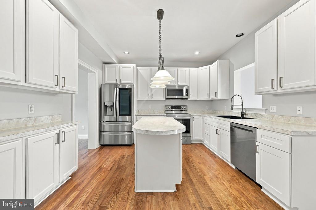306 E MULBERRY