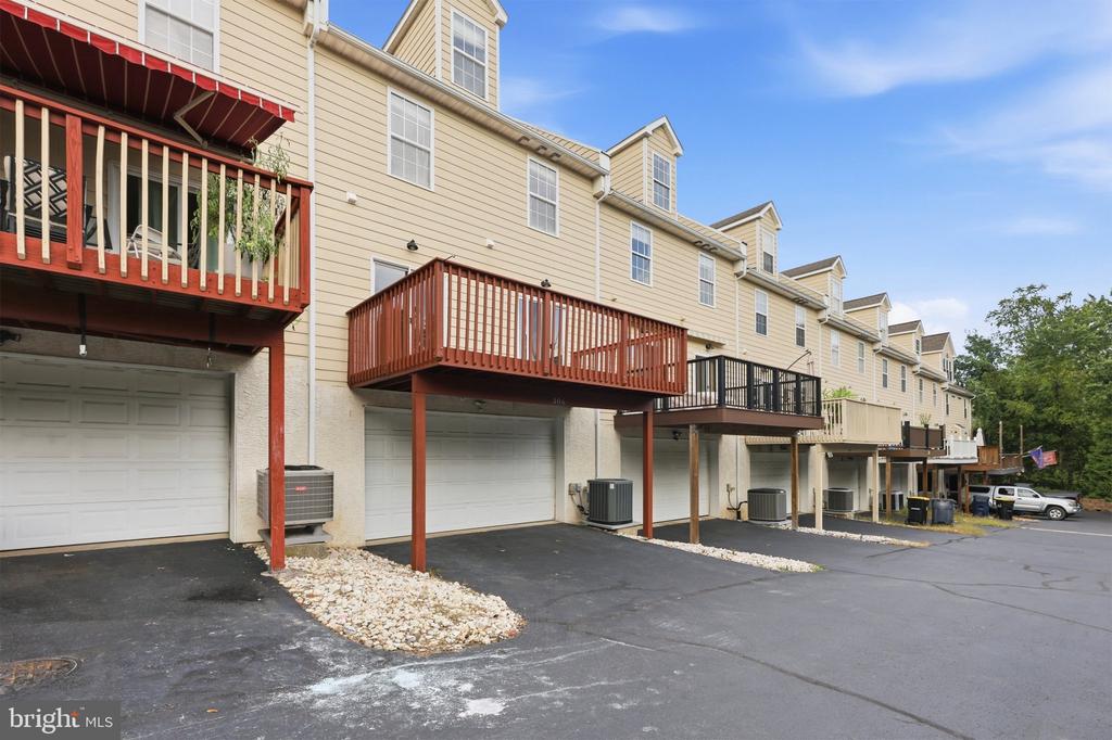 306 E MULBERRY