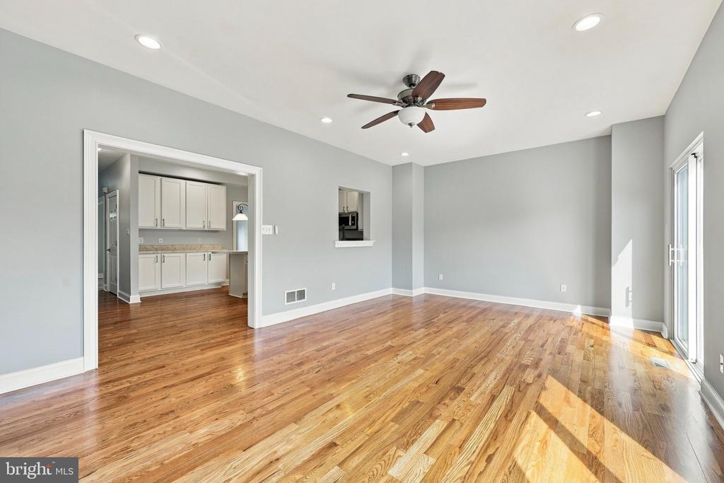 306 E MULBERRY