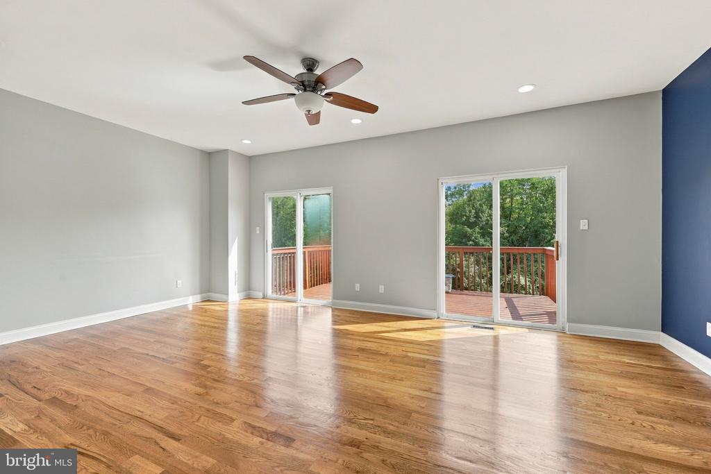 306 E MULBERRY