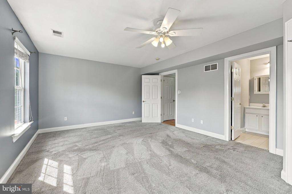 306 E MULBERRY