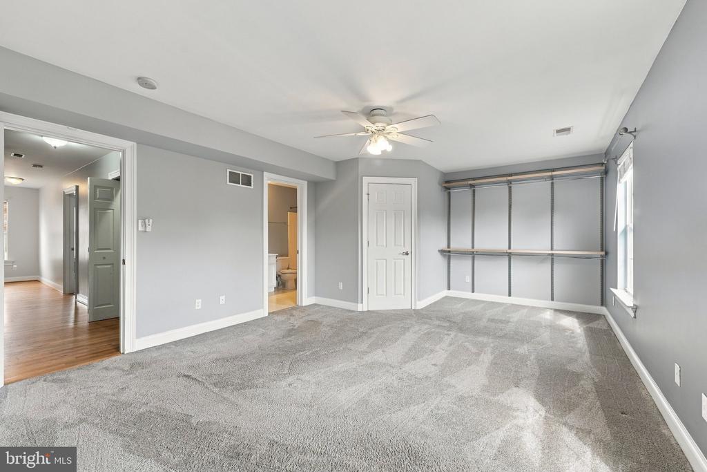 306 E MULBERRY