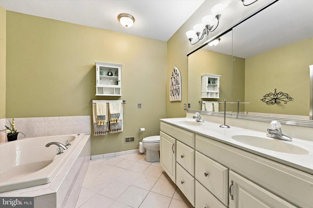 20 OAKBROOK COURT