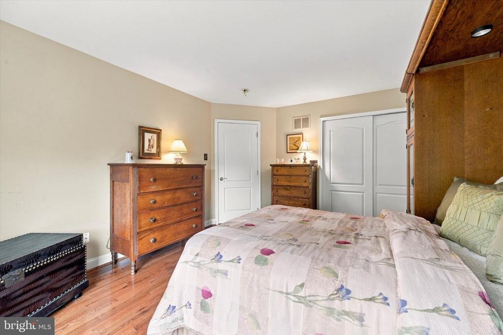 20 OAKBROOK COURT