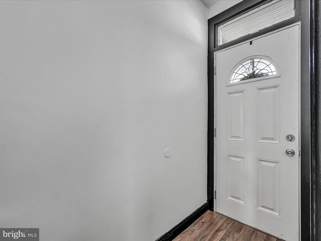255 W 2nd St