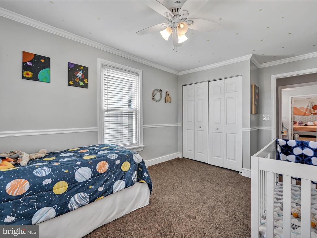 255 W 2nd St