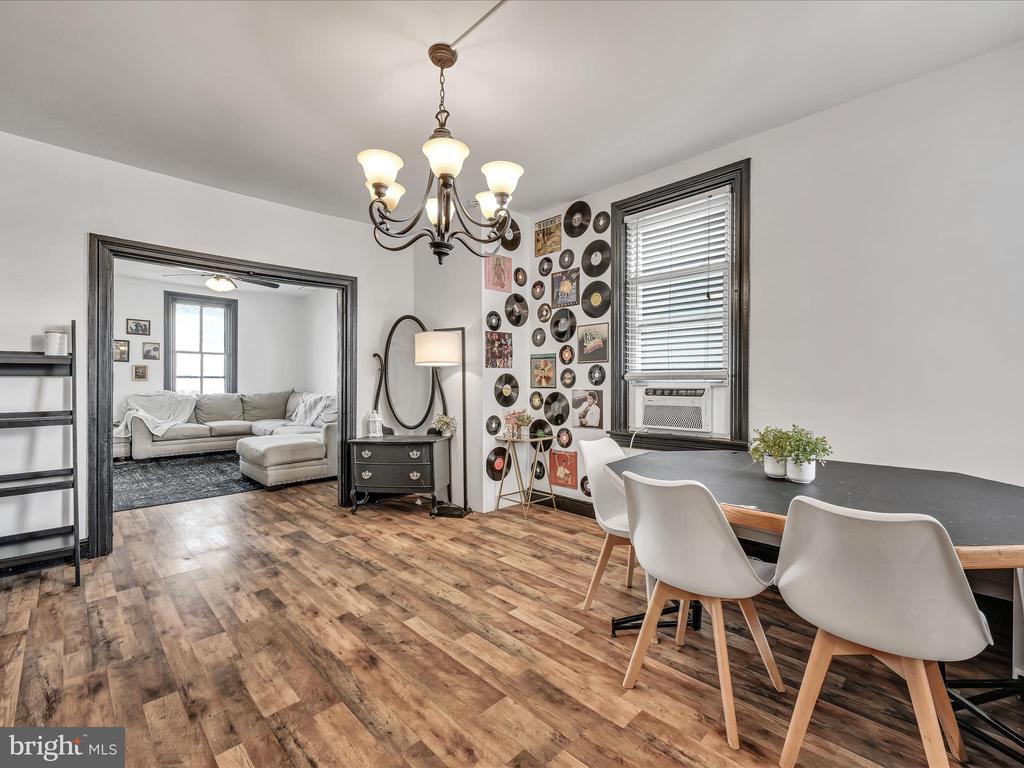 255 W 2nd St