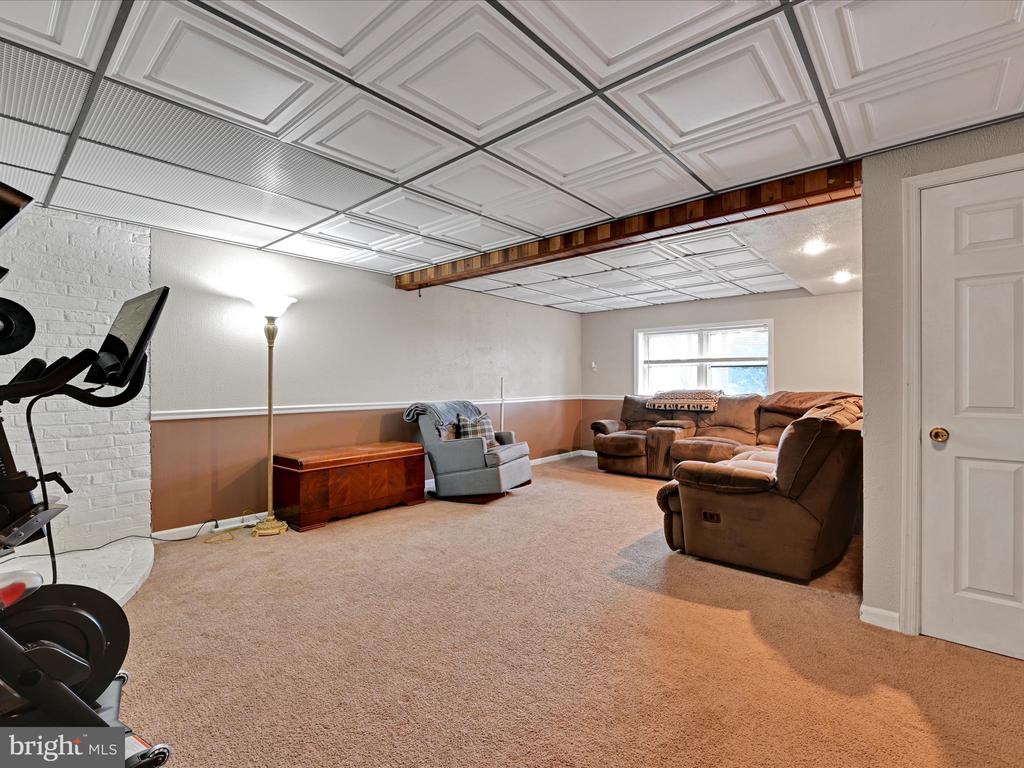 5981 Hocker Dr