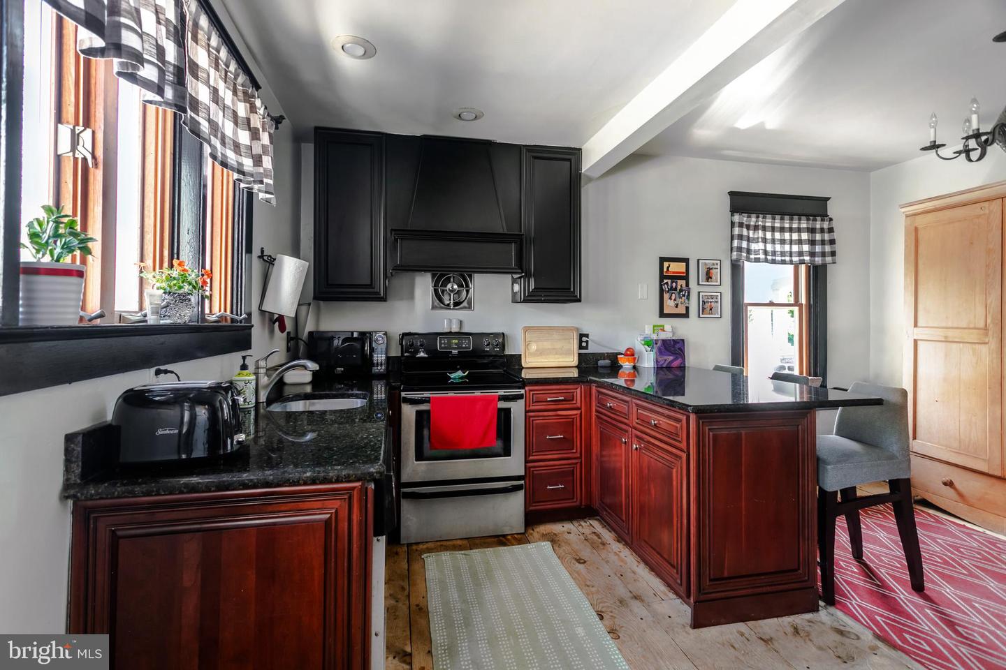 110 E Turnbull Ave