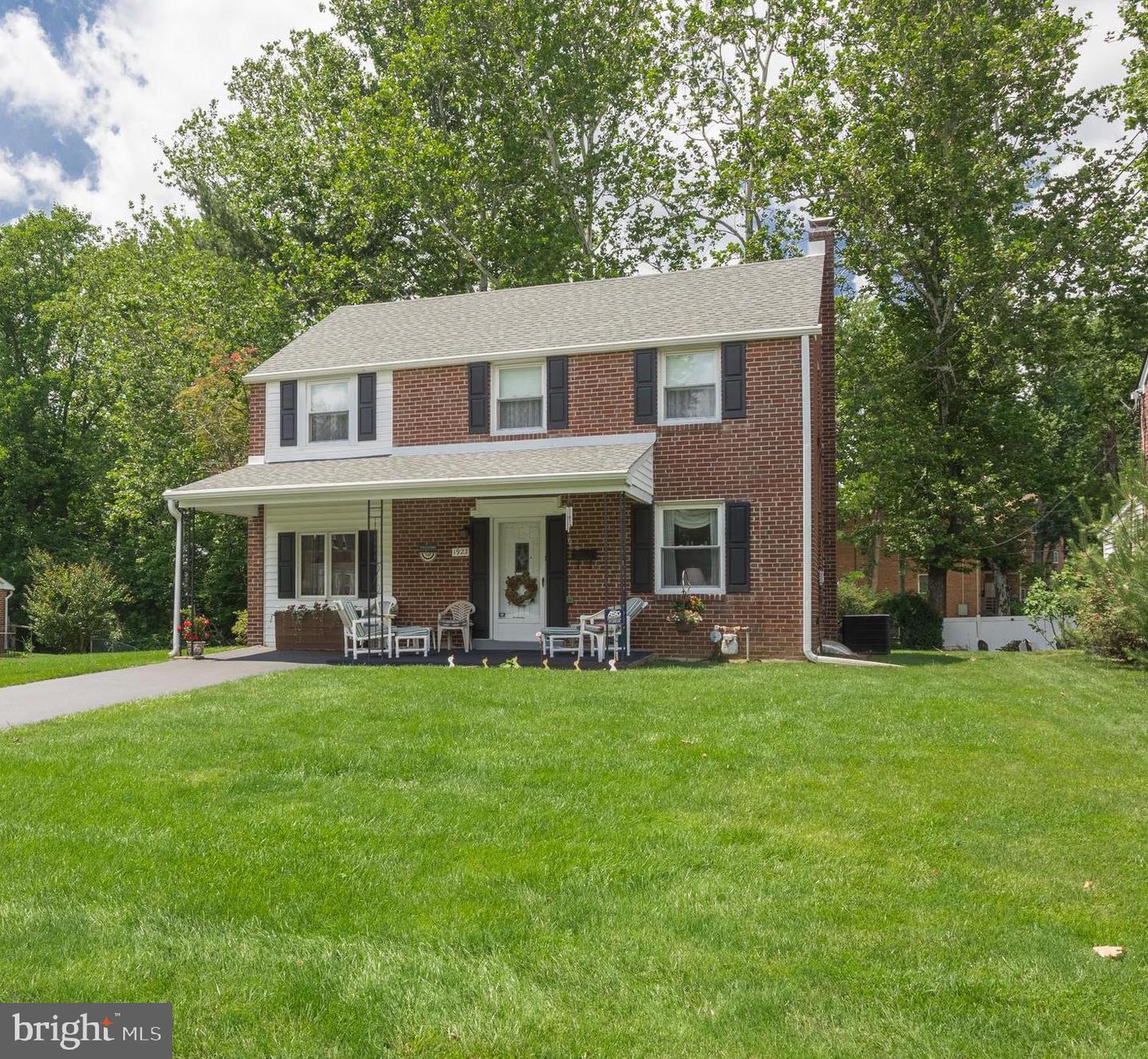 1923 Robinson Ave