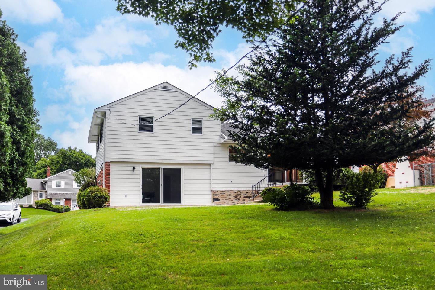 2217 Winding Way