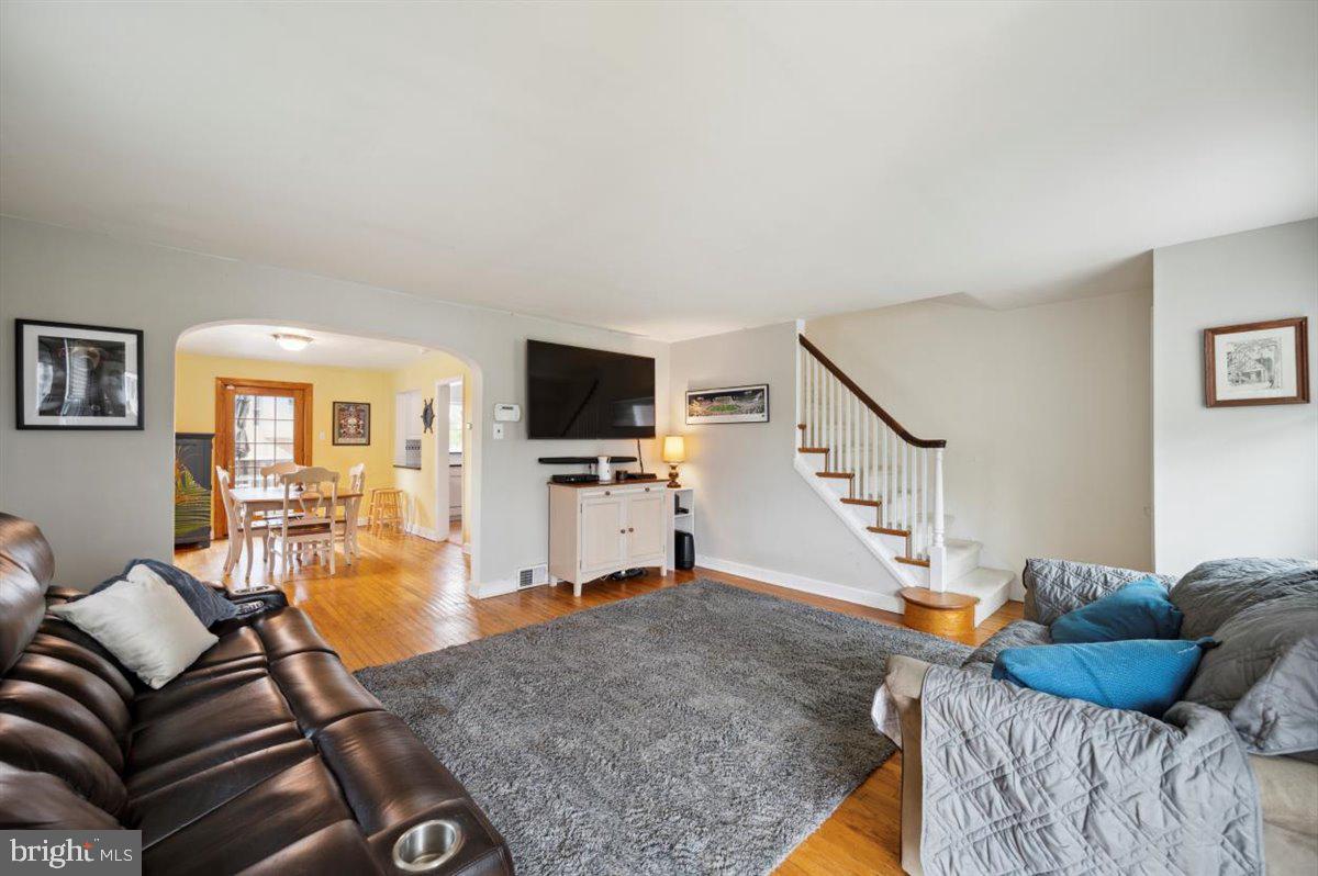 669 Georges Ln
