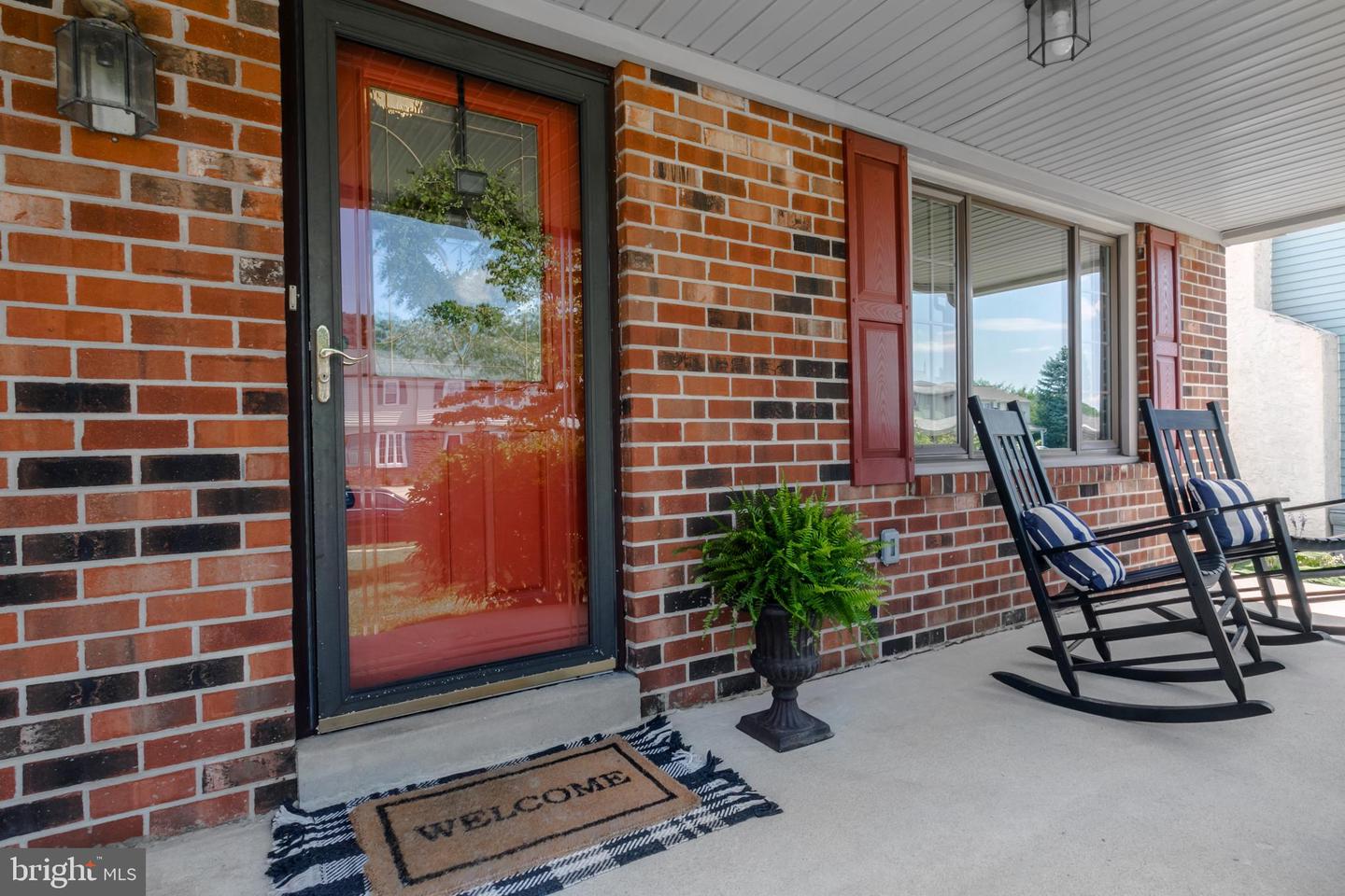 329 Greenbriar Ln