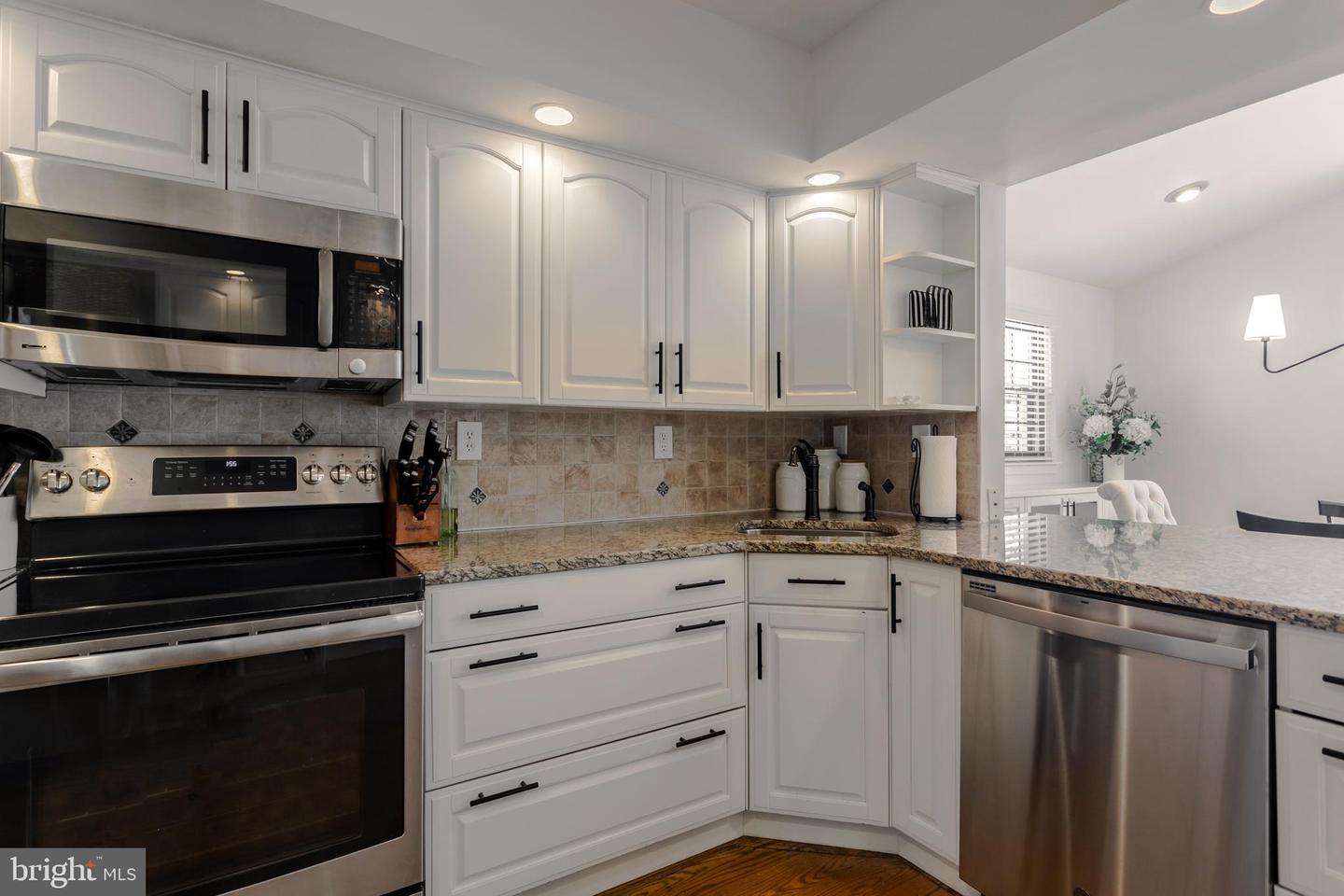 329 Greenbriar Ln