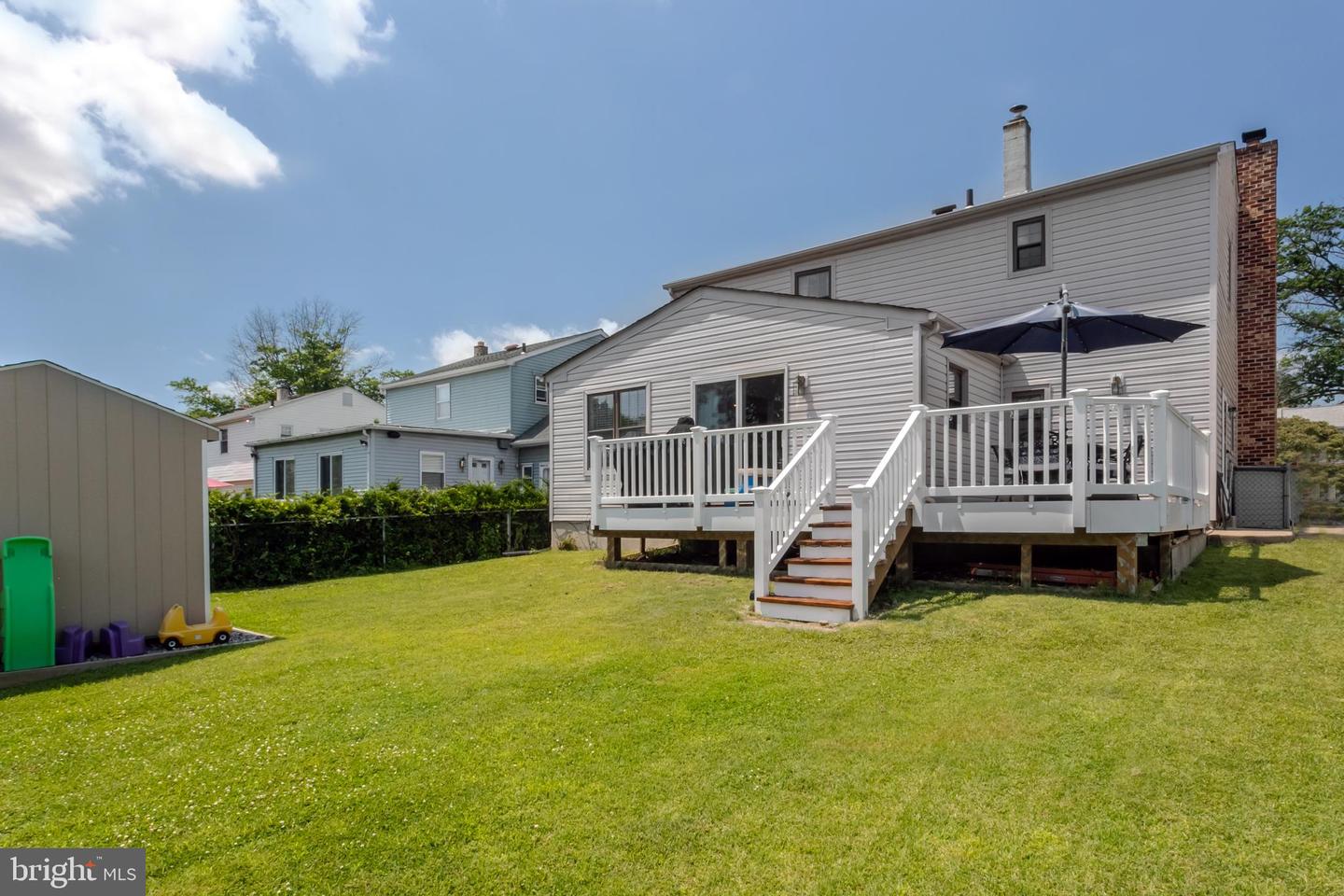 329 Greenbriar Ln