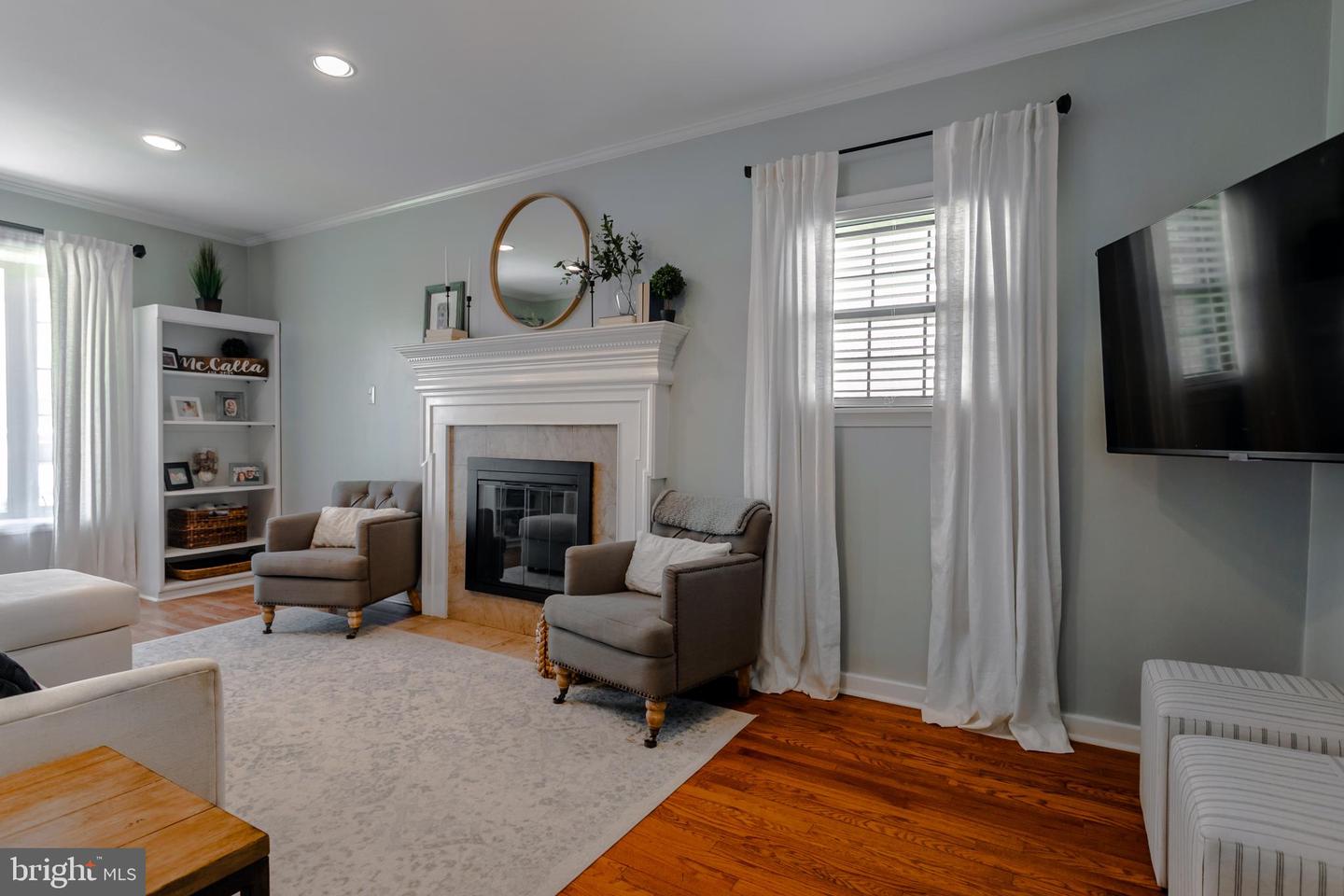 329 Greenbriar Ln