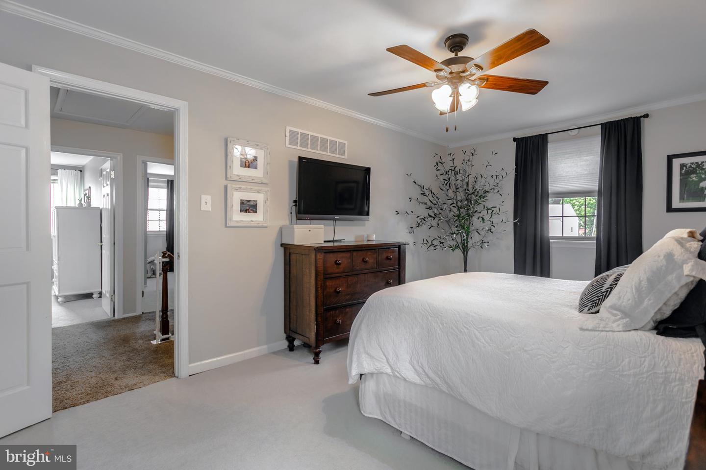 329 Greenbriar Ln