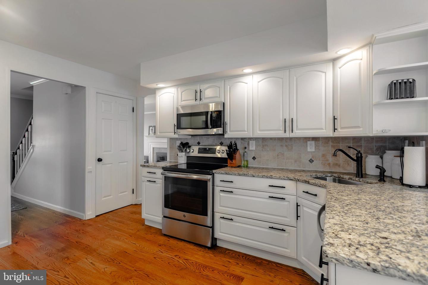 329 Greenbriar Ln
