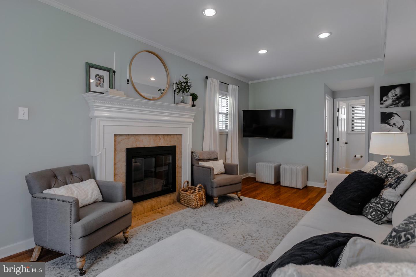 329 Greenbriar Ln