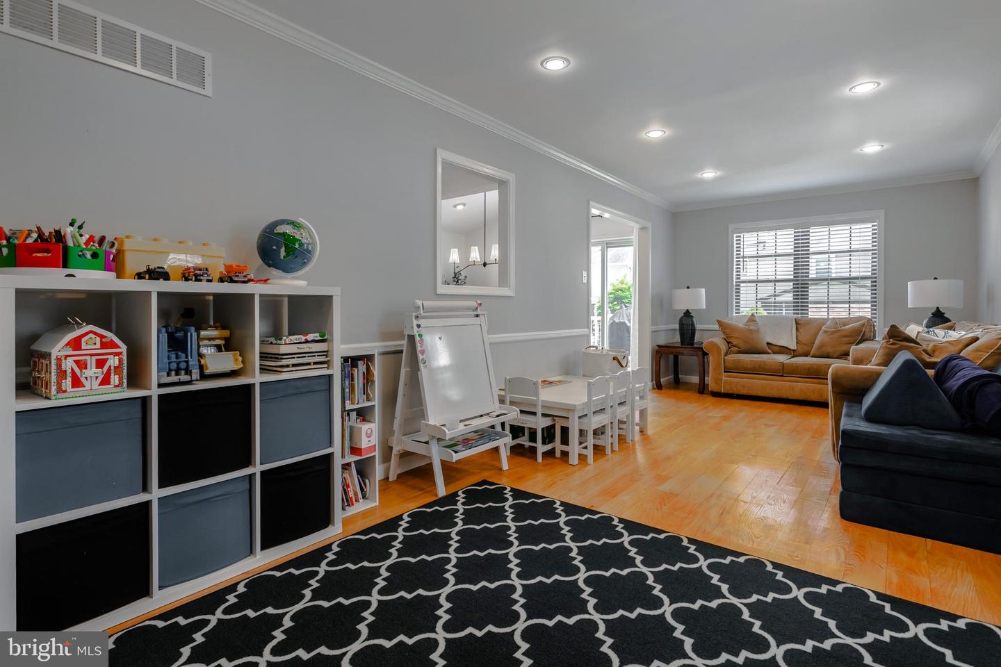 329 Greenbriar Ln