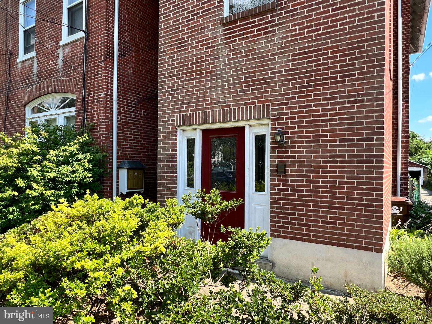 46 E Stewart Ave