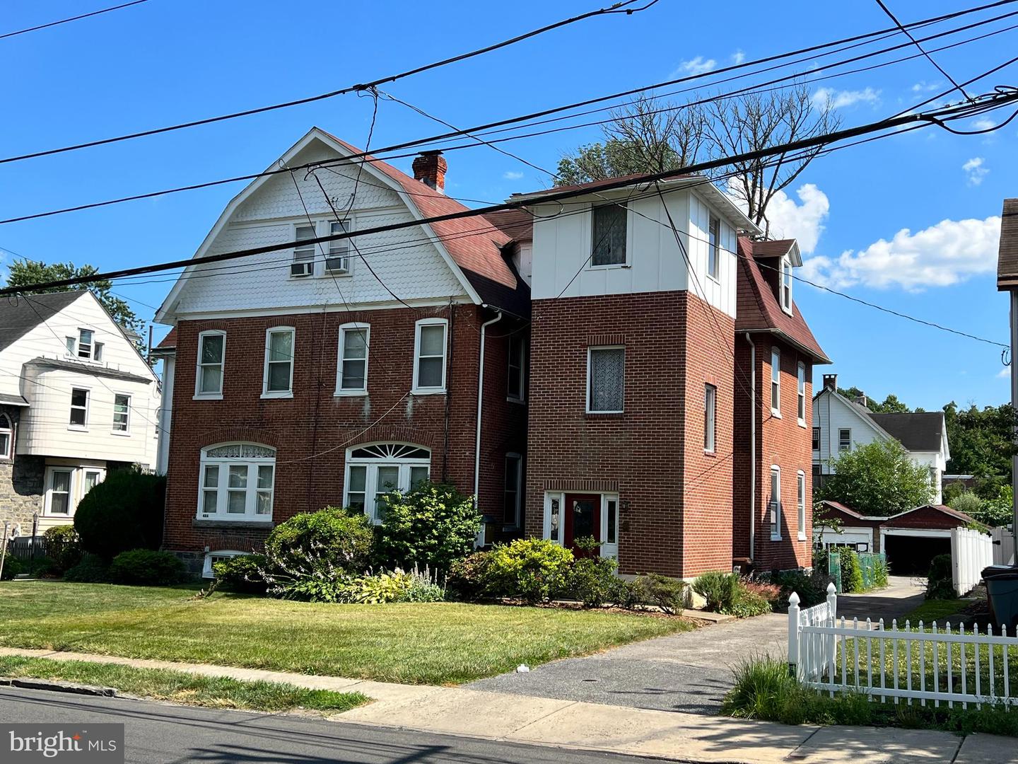 46 E Stewart Ave