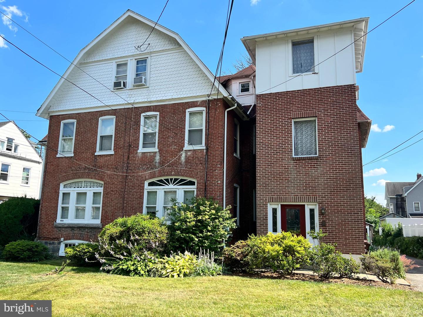 46 E Stewart Ave