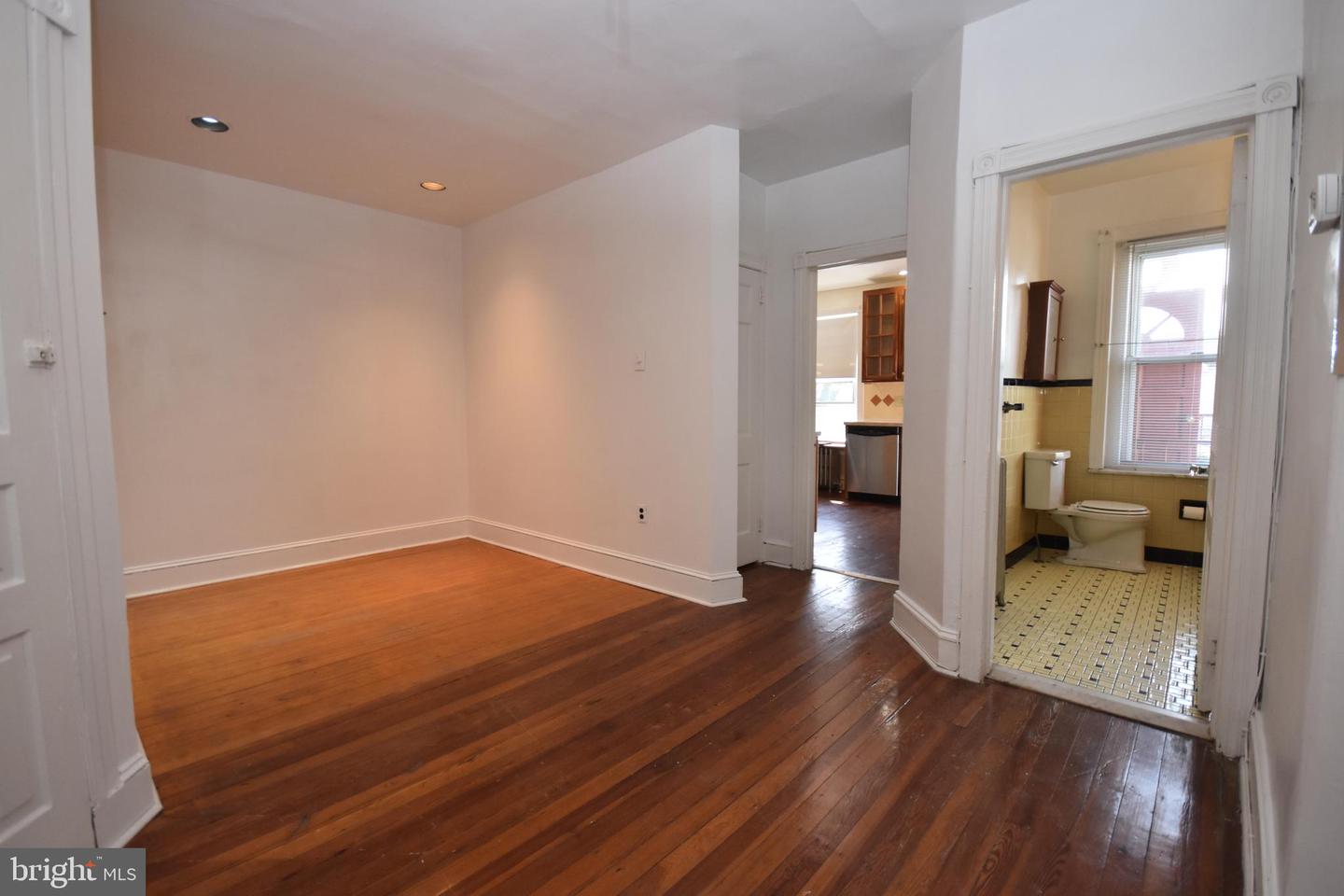 46 E Stewart Ave