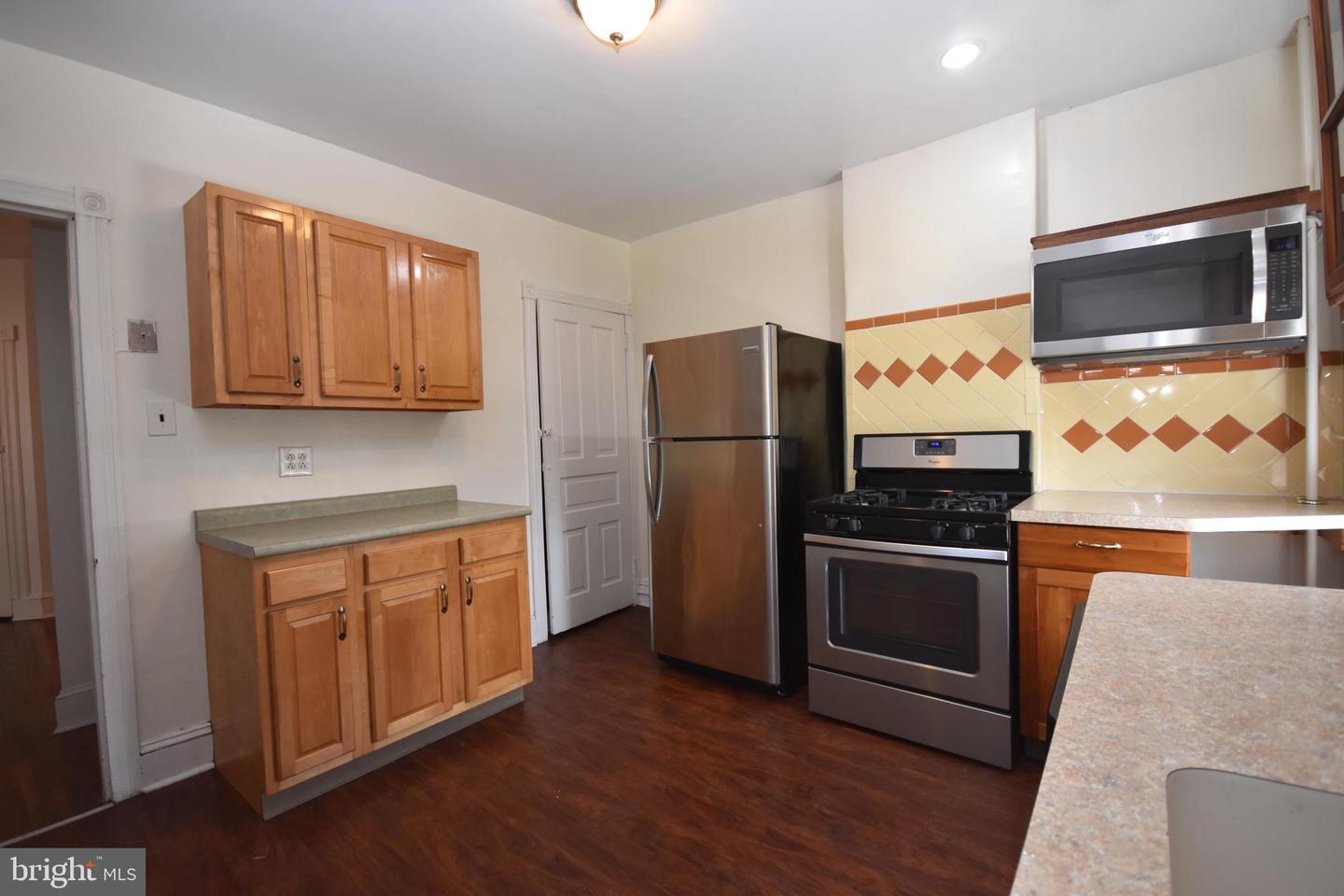 46 E Stewart Ave