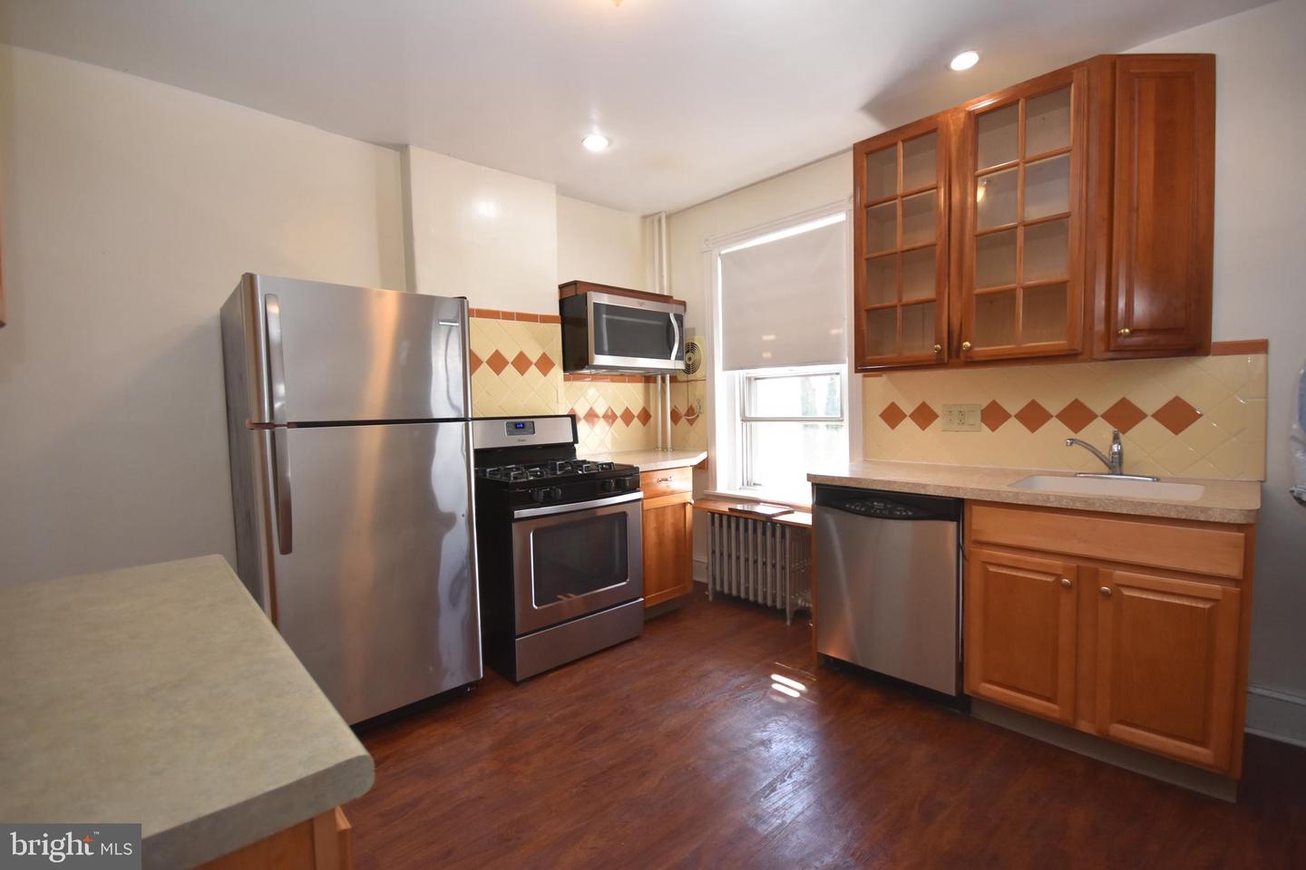 46 E Stewart Ave