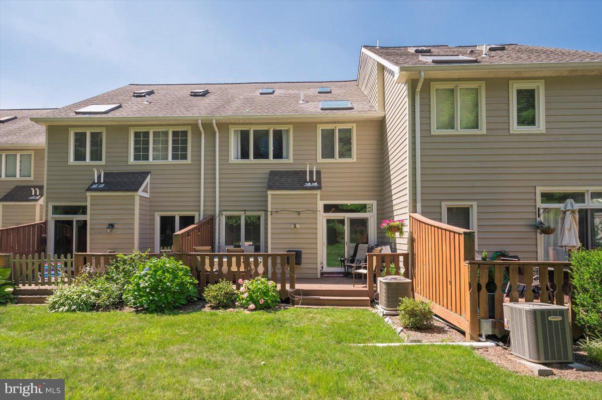 430 Wooded Way