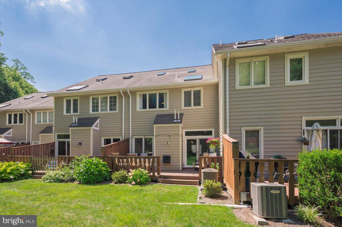430 Wooded Way