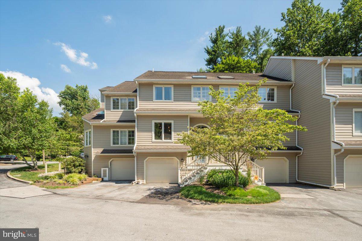 430 Wooded Way
