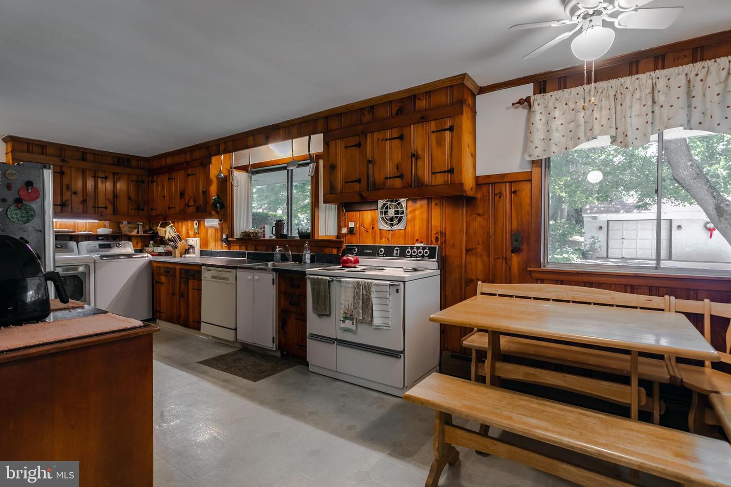 825 Crum Creek Rd