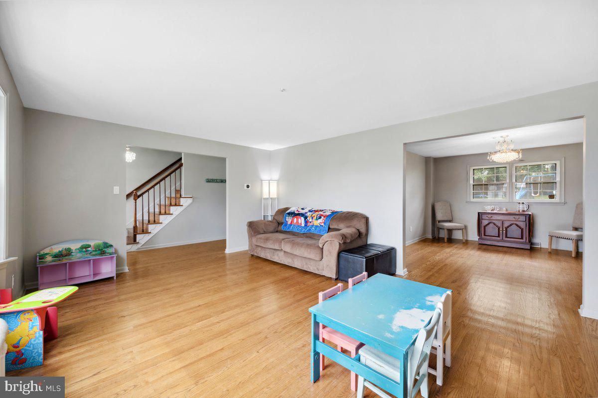 1204 Ellston Rd