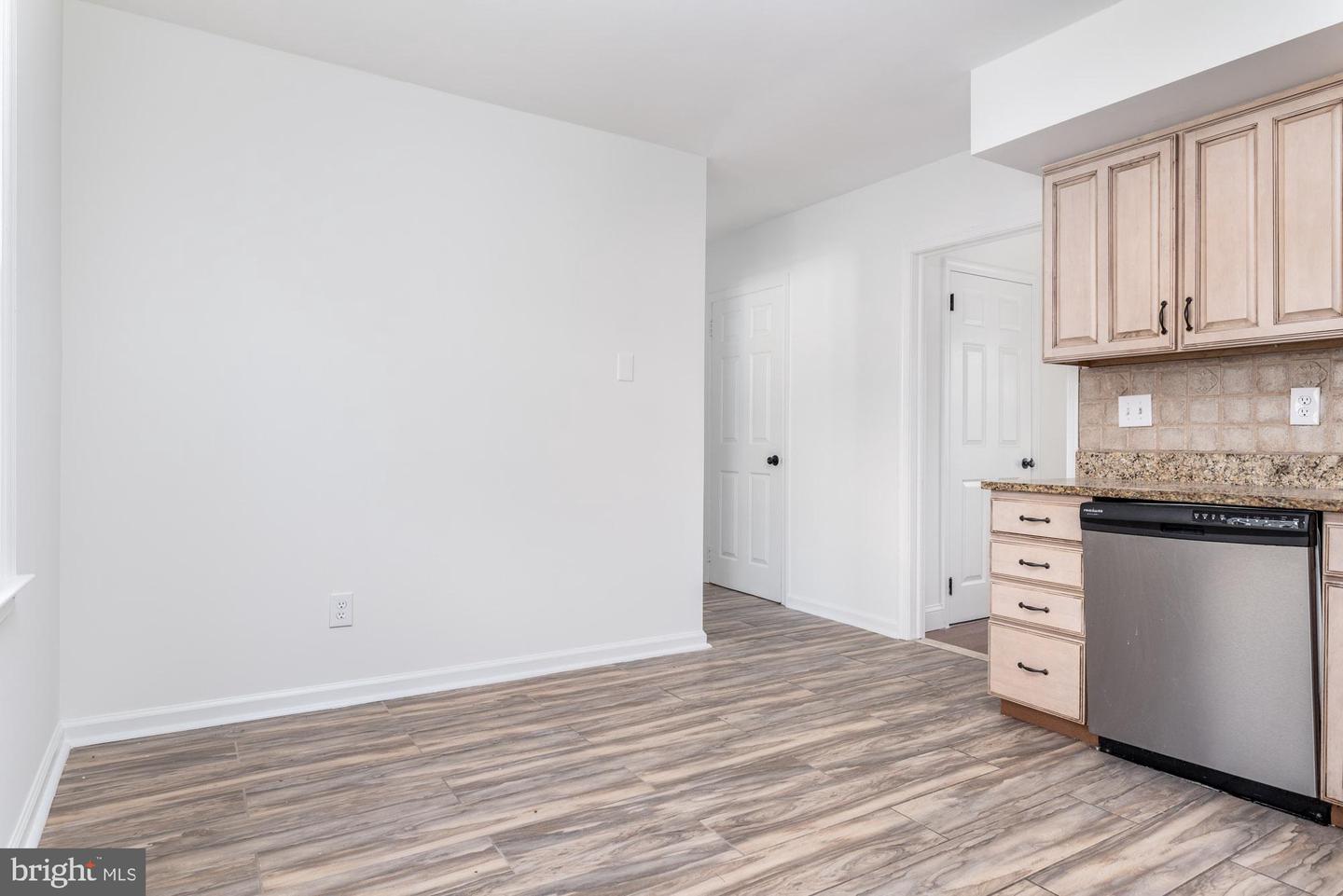 201 Washington Ave #202