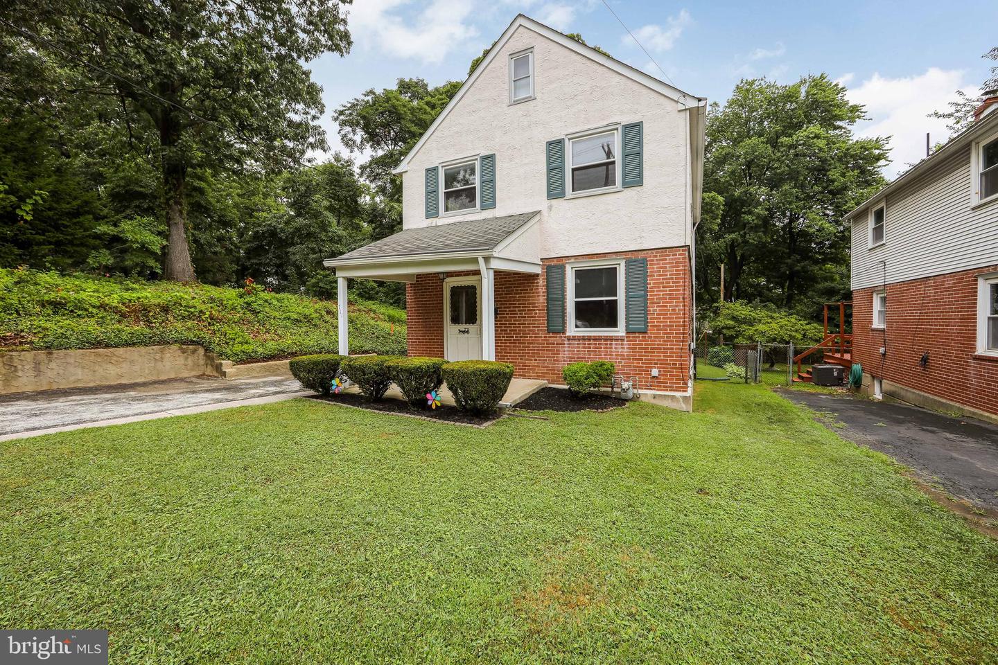711 N Providence Rd