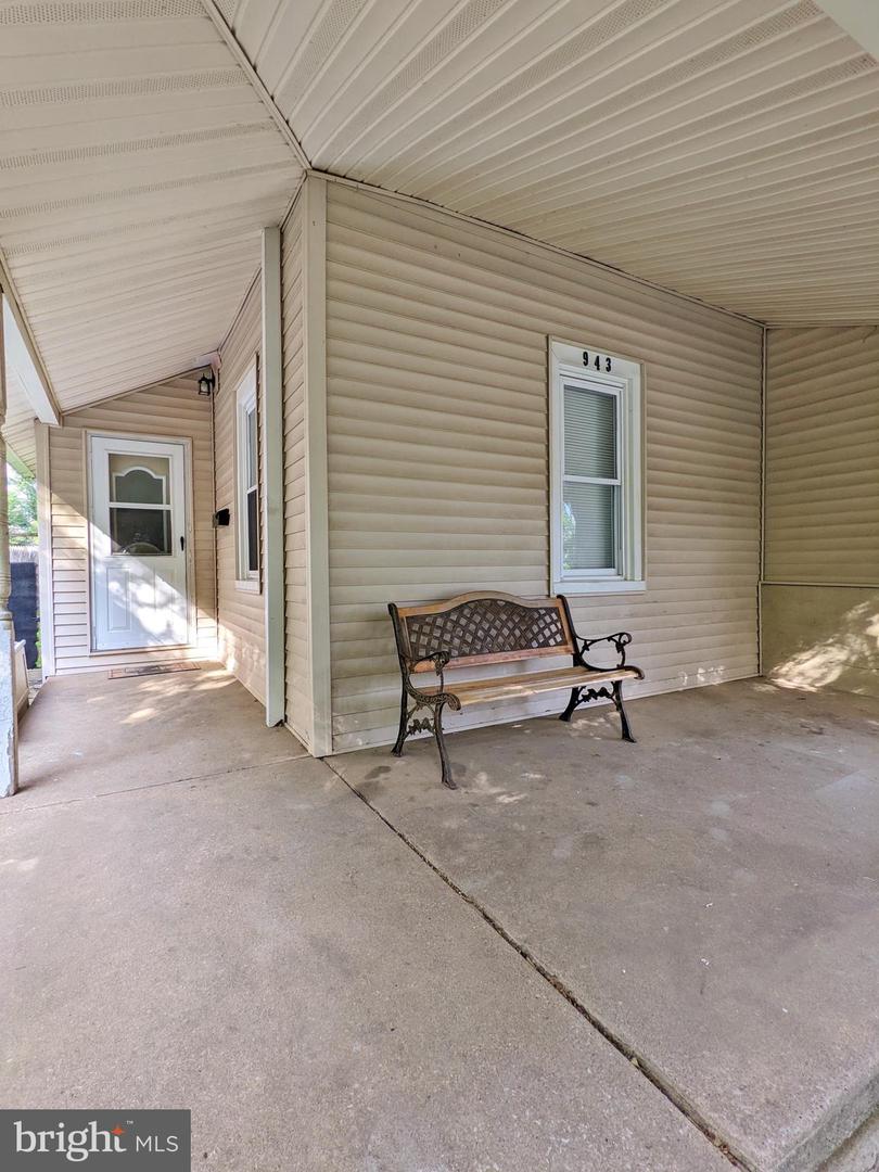 943 Glenbrook Ave