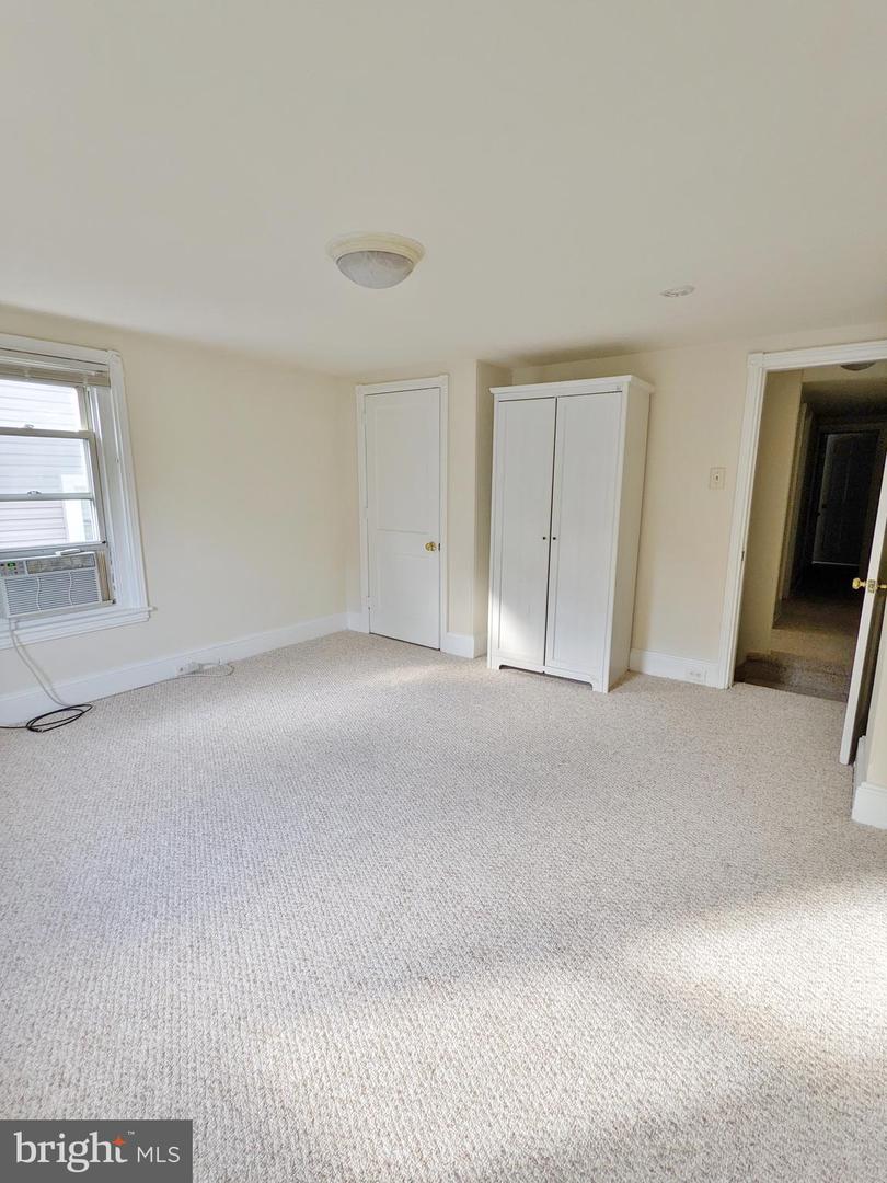 943 Glenbrook Ave
