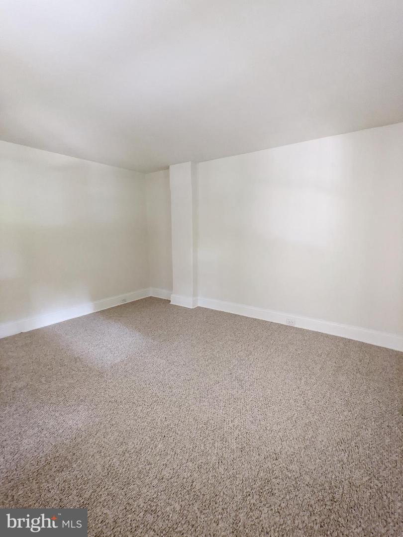 943 Glenbrook Ave