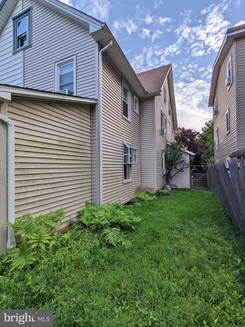 943 Glenbrook Ave