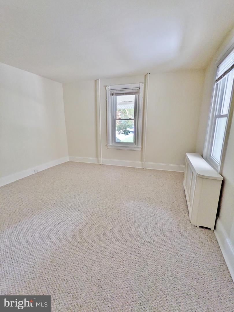 943 Glenbrook Ave