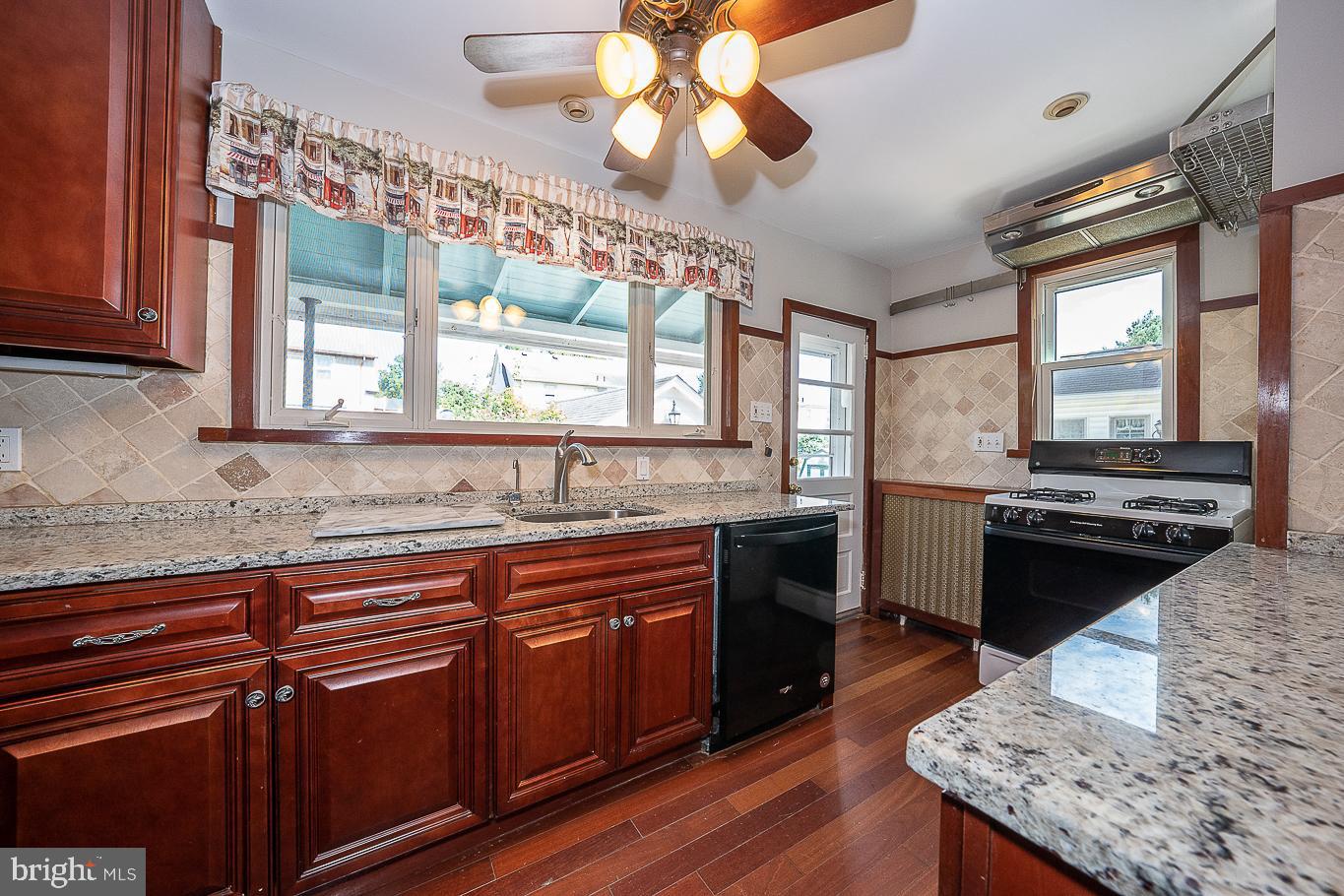2737 Oakford Rd
