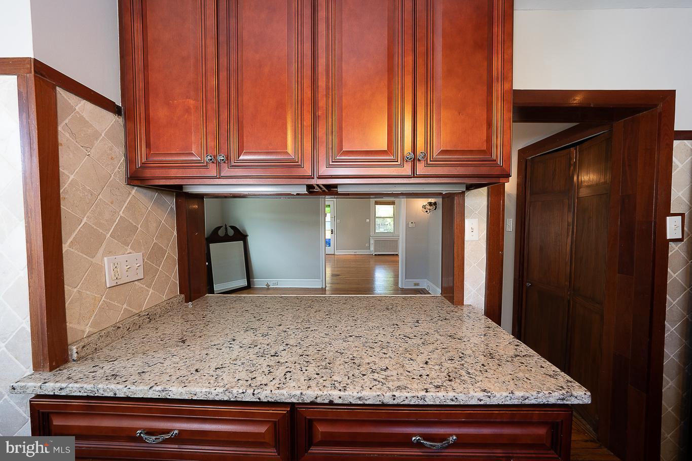 2737 Oakford Rd