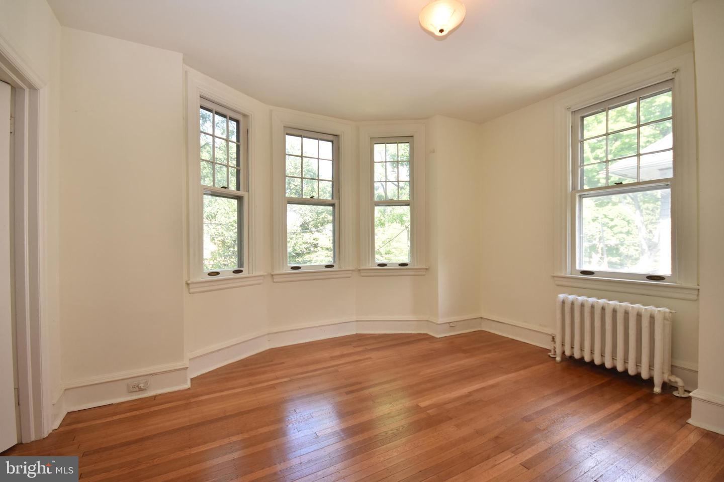 18 E Greenwood Ave