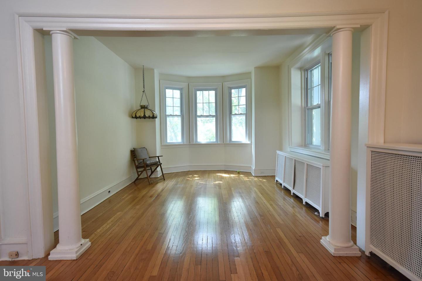 18 E Greenwood Ave
