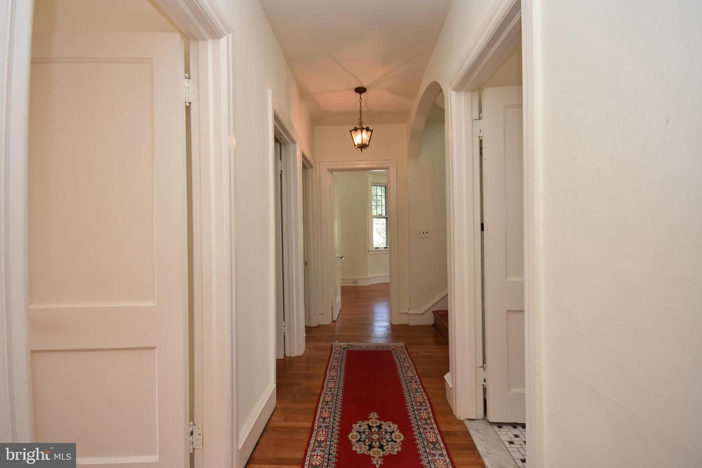 18 E Greenwood Ave