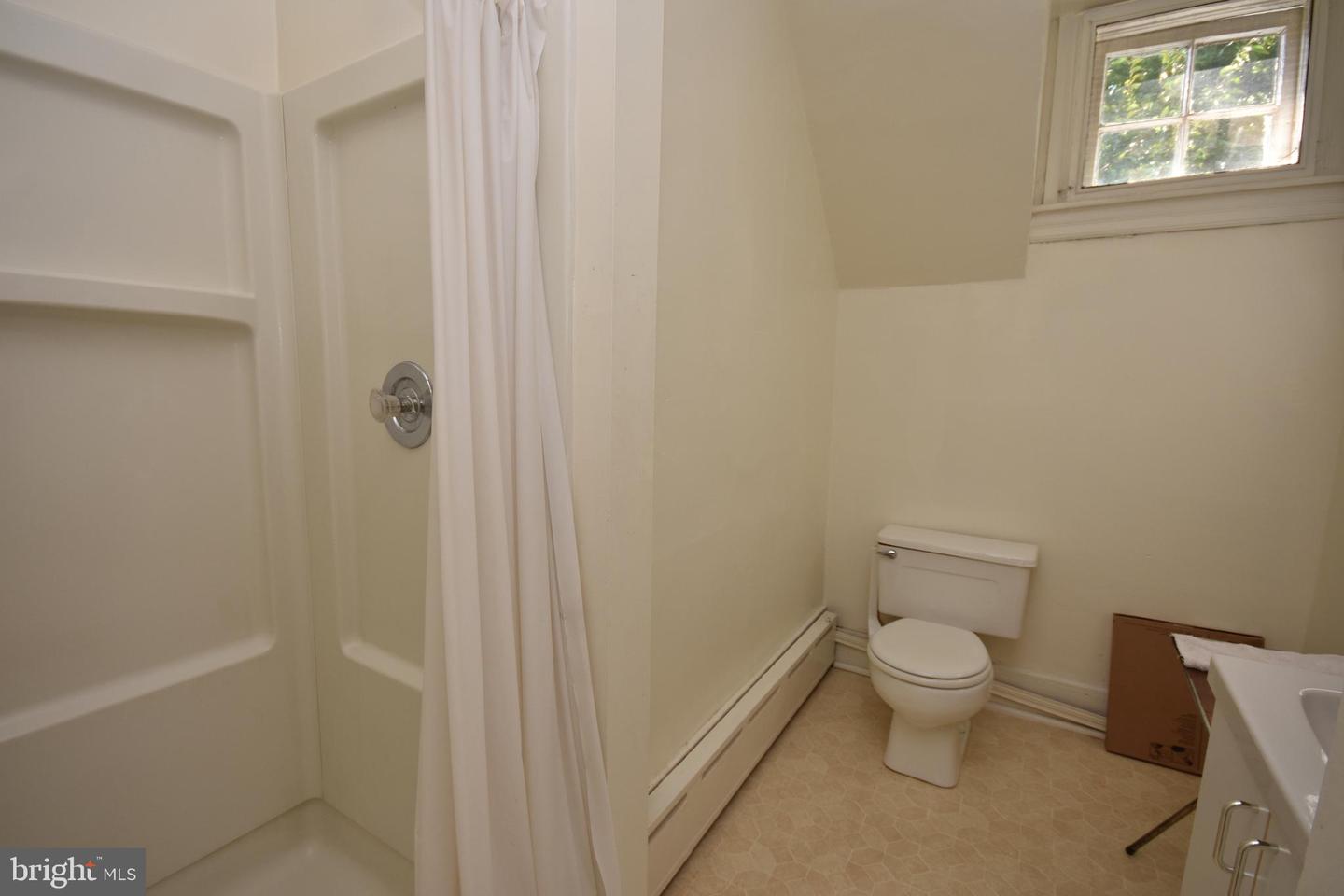 18 E Greenwood Ave